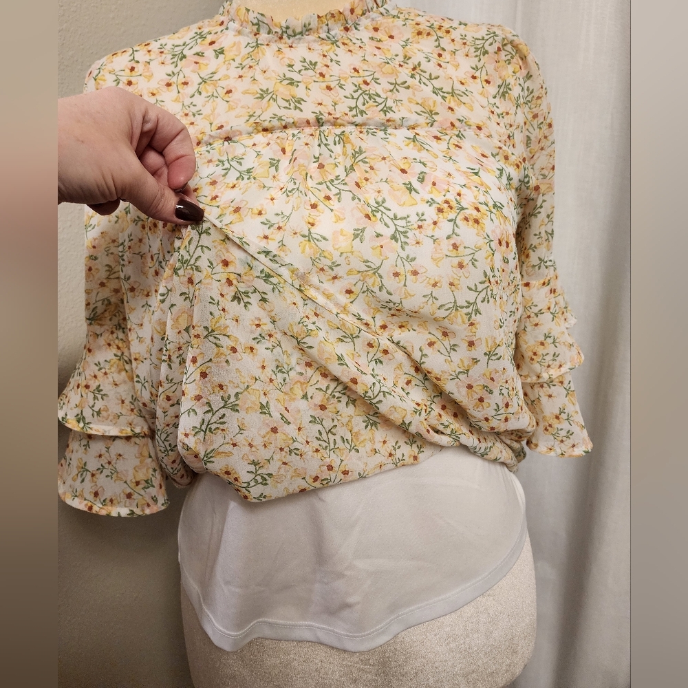 Floral Ruffle Sleeve Blouse - Picture 9 of 13